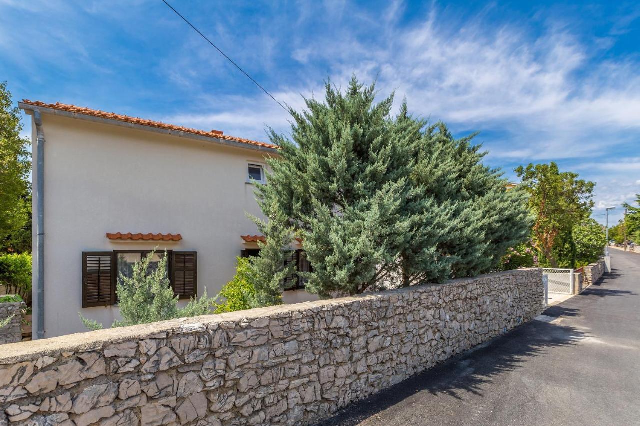 شقة Apartman Hana Omišalj المظهر الخارجي الصورة