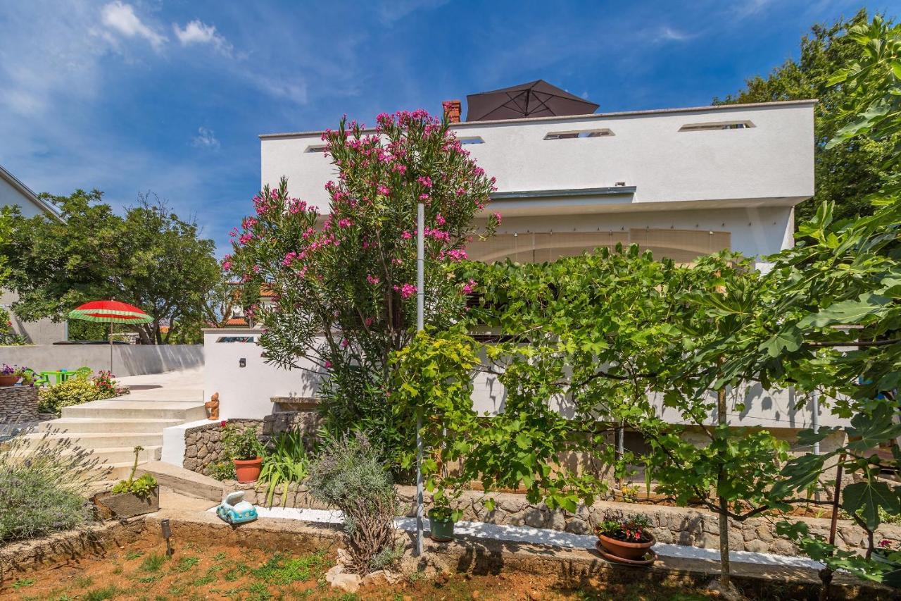شقة Apartman Hana Omišalj المظهر الخارجي الصورة