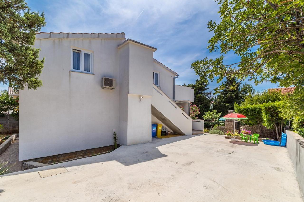 شقة Apartman Hana Omišalj المظهر الخارجي الصورة