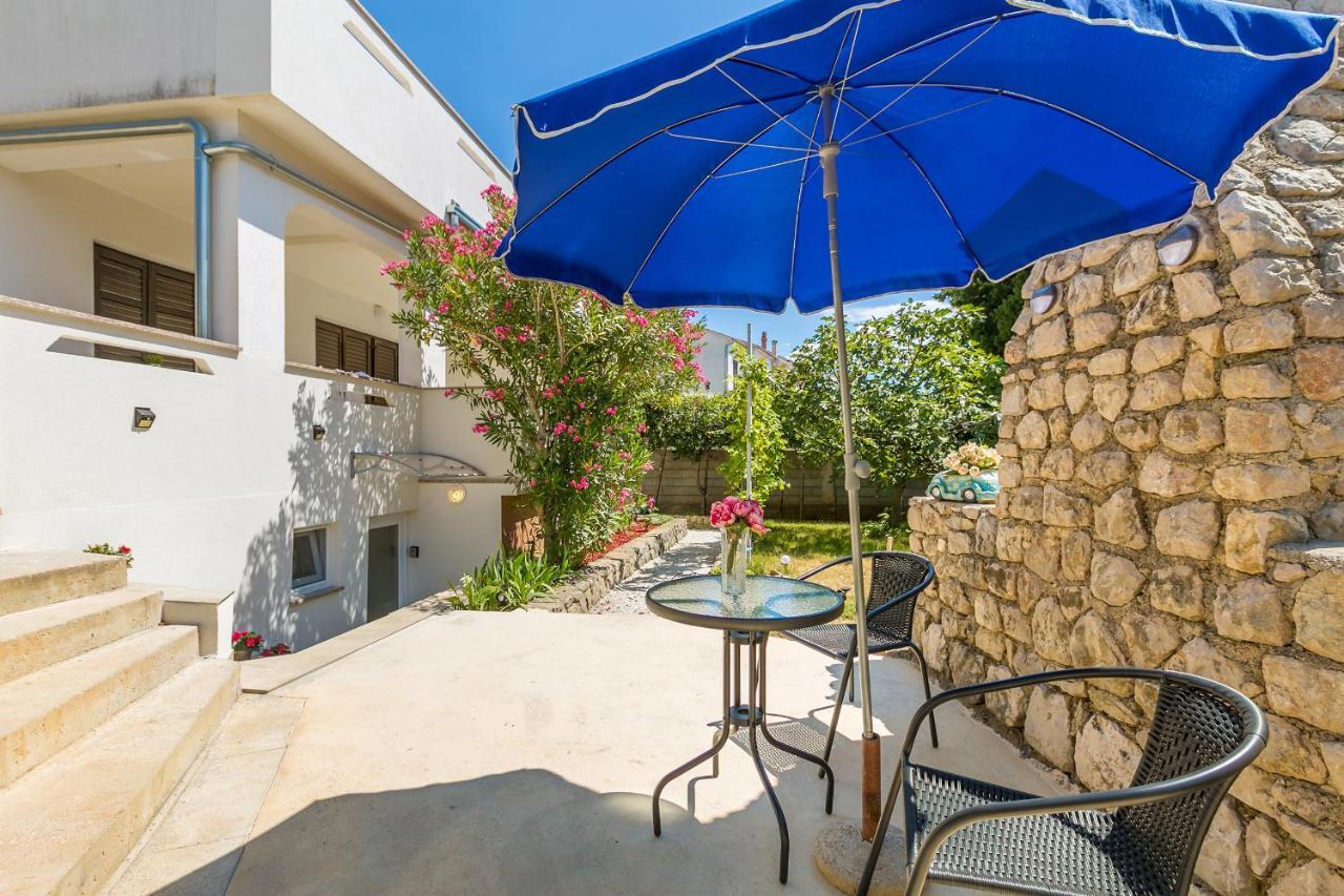 شقة Apartman Hana Omišalj المظهر الخارجي الصورة